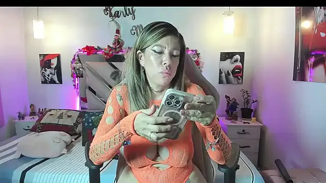 Karly moon online show from 12-18-25, 10:16