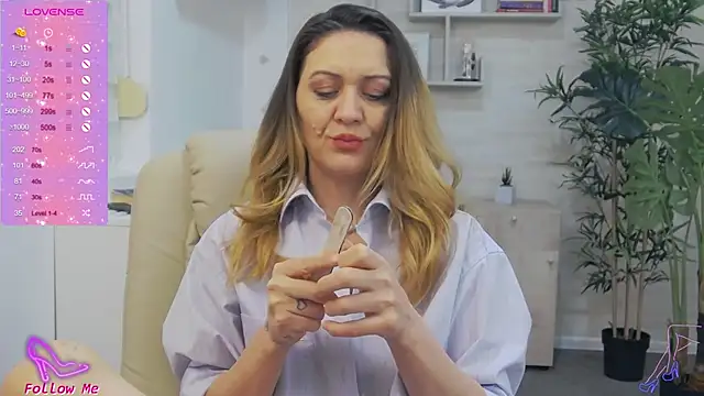 EllaMilf  online show from 01-30-25, 11:22