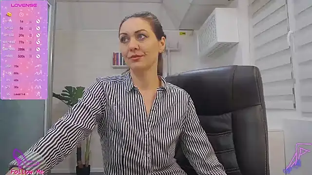 EllaMilf  online show from 02-24-25, 11:41