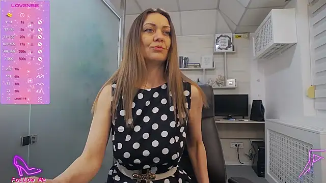 EllaMilf  online show from 03-06-25, 06:37