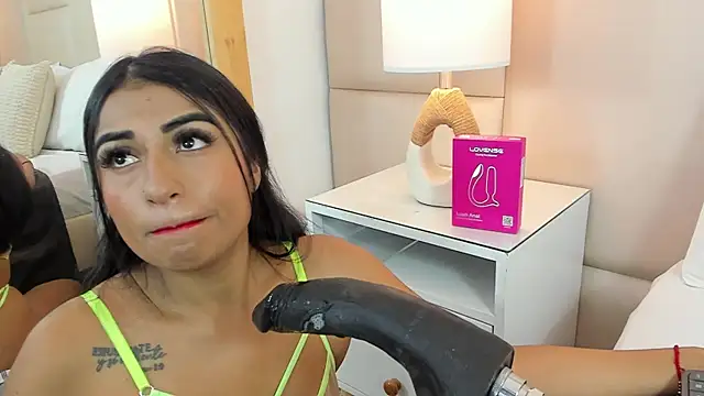 Snapshot of AntoniaRoss_ chatting on 02-09-26, 01:48 AntoniaRoss online show from 02-09-26, 01:48