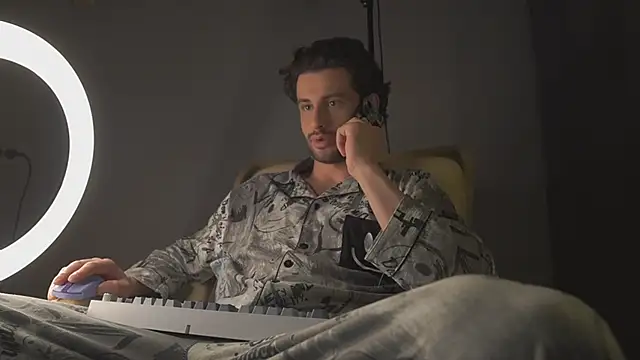 Keen   Luckystrike online show from 03-17-25, 09:45