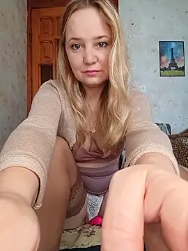 ImyoursLilu32 online show from 06-07-26, 10:41