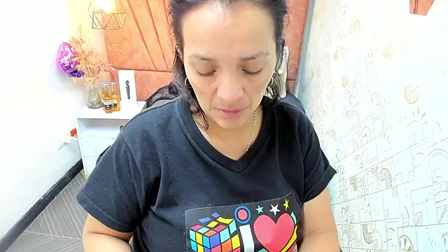 MarilynMiilf  online show from 12-05-25, 07:39