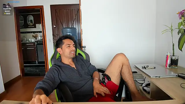 Snapshot of EuphoriaBoys chatting on 12-15-24, 07:42 EuphoriaBoys online show from 12-15-24, 07:42