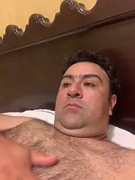 Snapshot of EmilianoGt chatting on 10-28-25, 05:48 EmilianoGt online show from 10-28-25, 05:48