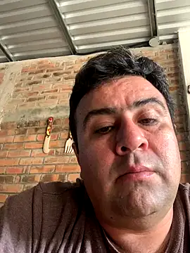 Snapshot of EmilianoGt chatting on 12-18-25, 04:35 EmilianoGt online show from 12-18-25, 04:35