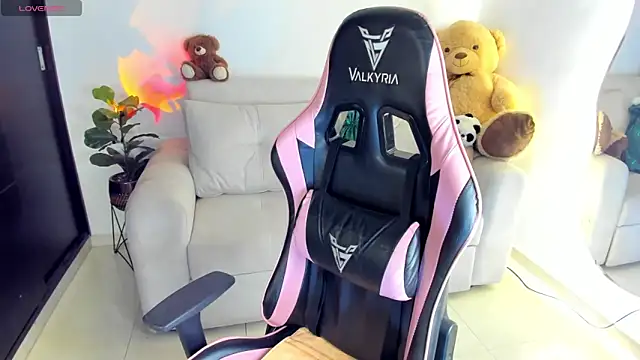 Snapshot of eval_lee18 chatting on 10-06-25, 03:15 eval lee18 online show from 10-06-25, 03:15