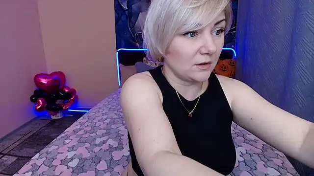 BlondPearl online show from 10-27-25, 09:41