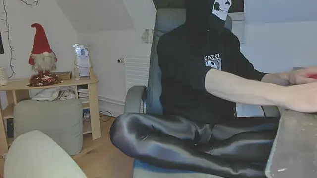 Snapshot of Nyl0nnickb0y chatting on 01-11-26, 07:30 Nyl0nnickb0y online show from 01-11-26, 07:30