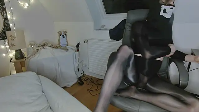 Snapshot of Nyl0nnickb0y chatting on 03-18-26, 09:18 Nyl0nnickb0y online show from 03-18-26, 09:18