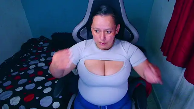 Diana Lozano online show from 07-19-26, 05:00