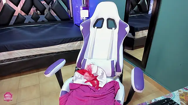 Linda4Petite online show from 03-10-25, 09:40