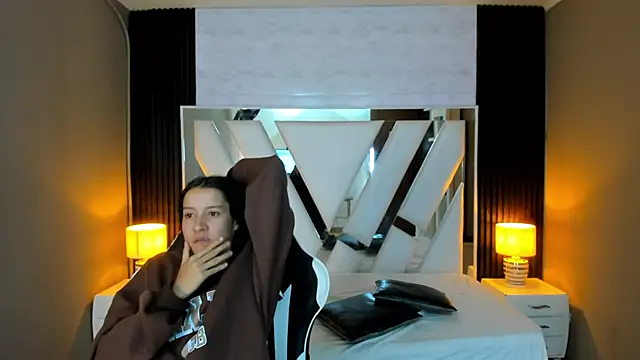 Linda4Petite online show from 10-26-25, 01:06