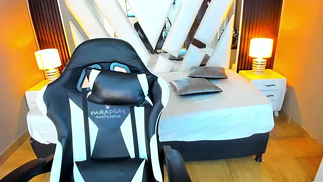 Linda4Petite online show from 10-29-25, 05:58