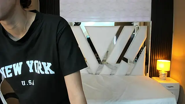 Linda4Petite online show from 12-17-25, 05:52