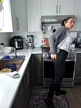 Ellie-L-Elizabeth online show from 12-13-24, 04:16