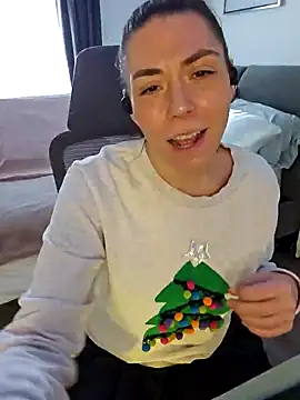 Ellie-L-Elizabeth online show from 12-20-24, 04:14