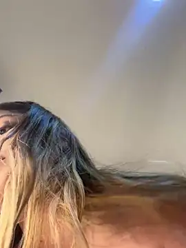 lunablossom  online show from 01-07-25, 05:22