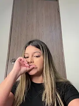 lunablossom  online show from 01-20-25, 03:26