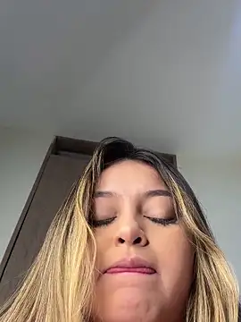 lunablossom  online show from 01-22-25, 05:16