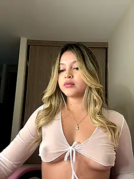 lunablossom  online show from 09-24-25, 11:52