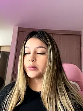 lunablossom  online show from 10-18-25, 03:13