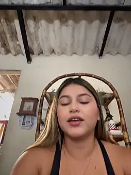 lunablossom  online show from 03-31-26, 09:15