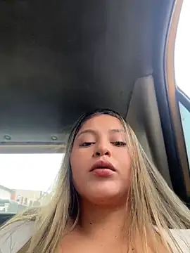 lunablossom  online show from 05-17-26, 08:49