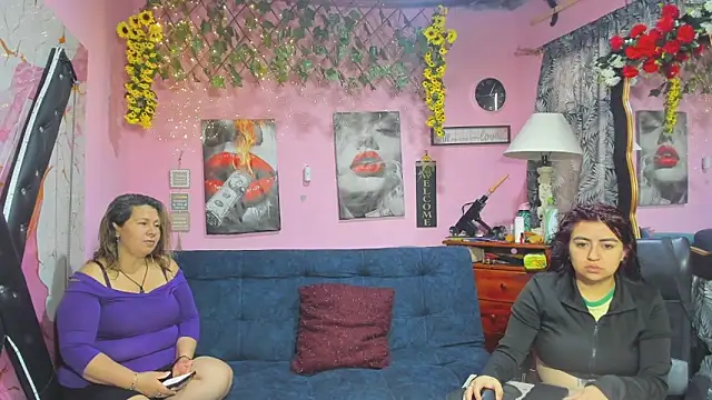 Snapshot of lesbiancuple chatting on 04-25-26, 12:19 lesbiancuple online show from 04-25-26, 12:19