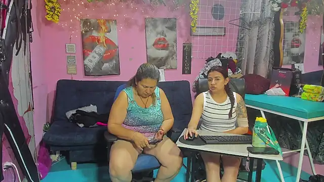 Snapshot of lesbiancuple chatting on 06-11-26, 12:14 lesbiancuple online show from 06-11-26, 12:14