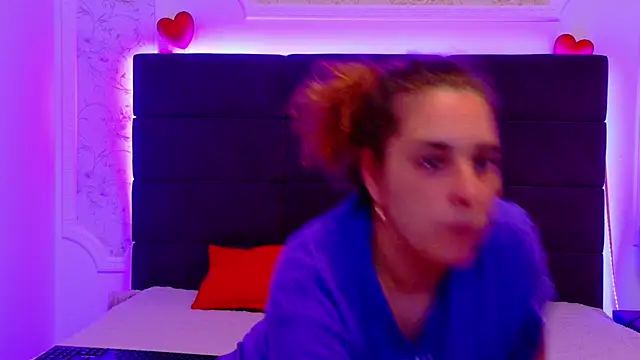 Snapshot of KarinaNoir chatting on 05-20-26, 03:56 KarinaNoir online show from 05-20-26, 03:56