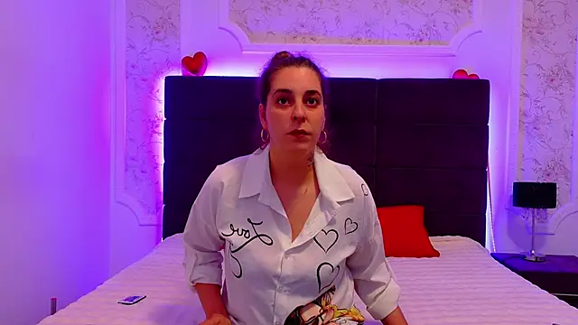 Snapshot of KarinaNoir chatting on 05-25-26, 03:23 KarinaNoir online show from 05-25-26, 03:23