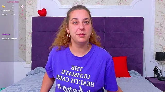 Snapshot of KarinaNoir chatting on 06-26-26, 03:55 KarinaNoir online show from 06-26-26, 03:55