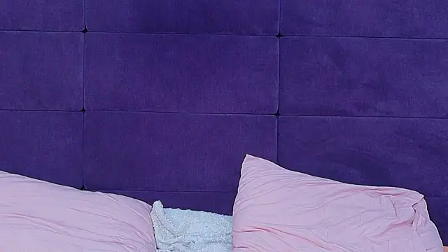 Snapshot of KarinaNoir chatting on 07-21-26, 04:04 KarinaNoir online show from 07-21-26, 04:04