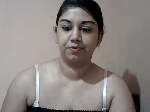 Snapshot of bellachow10 chatting on 04-29-26, 06:06 bellachow10 online show from 04-29-26, 06:06