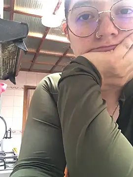 Snapshot of kayortiiz chatting on 03-15-25, 06:21 kayortiiz online show from 03-15-25, 06:21