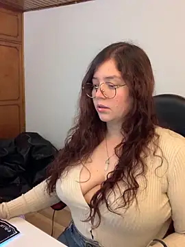 Snapshot of kayortiiz chatting on 10-18-25, 02:03 kayortiiz online show from 10-18-25, 02:03