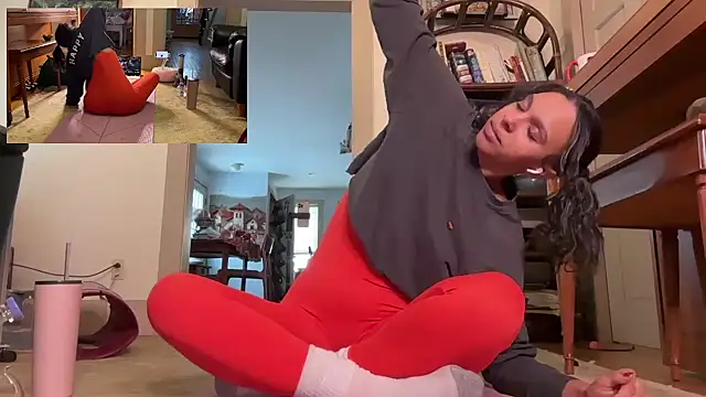 Snapshot of queendab626 chatting on 01-23-25, 01:45 queendab626 online show from 01-23-25, 01:45