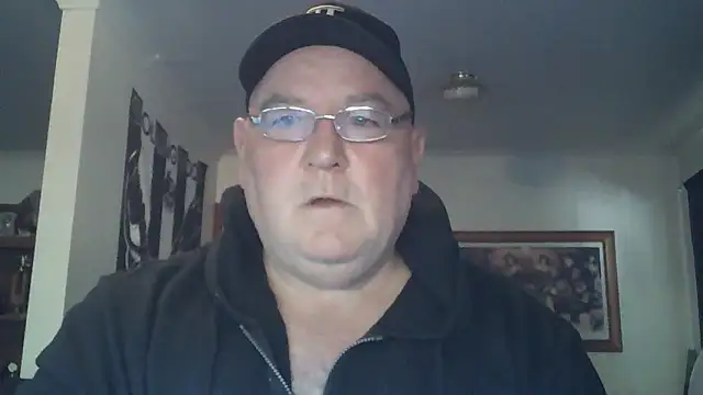 Snapshot of HOTANAL chatting on 10-14-25, 10:32 HOTANAL online show from 10-14-25, 10:32