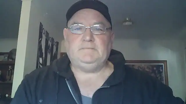 Snapshot of HOTANAL chatting on 10-15-25, 10:10 HOTANAL online show from 10-15-25, 10:10