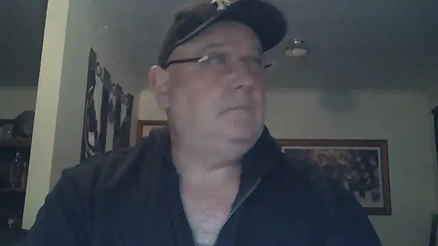 Snapshot of HOTANAL chatting on 10-19-25, 10:10 HOTANAL online show from 10-19-25, 10:10