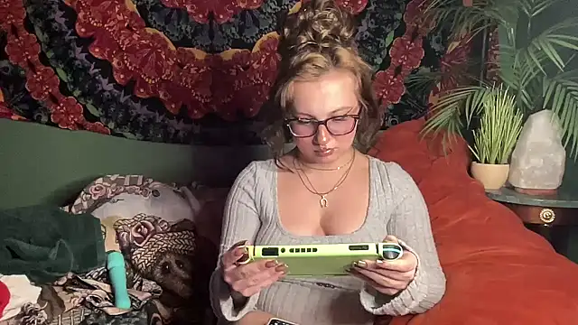 Snapshot of sweetandwet_daddy chatting on 11-18-25, 02:32 sweetandwet daddy online show from 11-18-25, 02:32