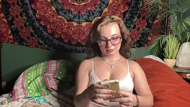 Snapshot of sweetandwet_daddy chatting on 11-24-25, 02:00 sweetandwet daddy online show from 11-24-25, 02:00