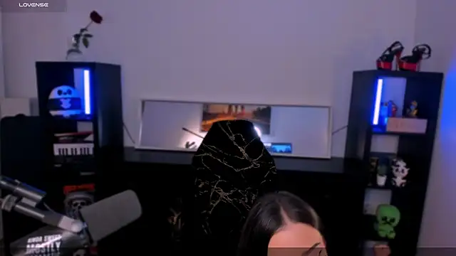 SofiRusselle online show from 01-12-26, 07:19