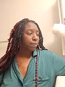 Snapshot of markquanna chatting on 10-13-25, 10:32 markquanna online show from 10-13-25, 10:32