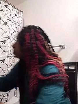Snapshot of markquanna chatting on 10-19-25, 05:24 markquanna online show from 10-19-25, 05:24