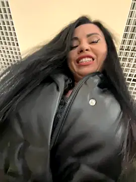 CrazzyChicks online show from 10-17-25, 07:44