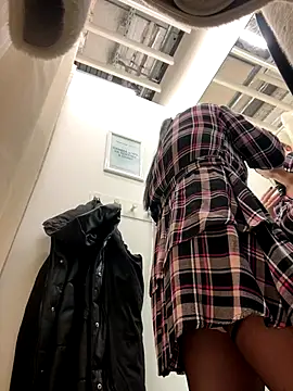 CrazzyChicks online show from 11-08-25, 06:13