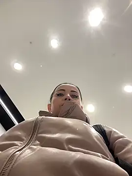 CrazzyChicks online show from 04-22-26, 07:11